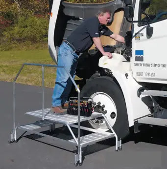 Mobile Aluminum Step Stand
